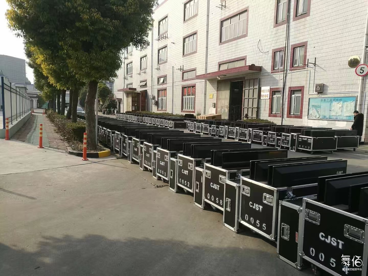 电视云仓.承捷工程-舞台灯光设备租赁_舞美音响背景租赁_舞台搭建led